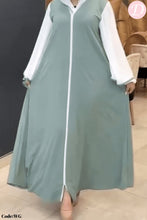 Load image into Gallery viewer, Omnia Abaya- Crepe

