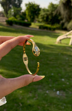 Load image into Gallery viewer, Cobra Bangle - Stainless Steel
