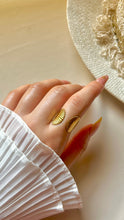Load image into Gallery viewer, Summer Shell Ring - Stainless Steel
