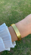 Load image into Gallery viewer, Reem bangle – Timeless Elegance
