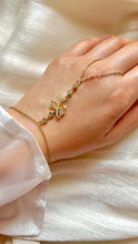 Load image into Gallery viewer, Sila Hand Chain - Stainless Steel
