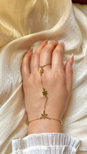 Load image into Gallery viewer, Small Flower Chain - Stainless Steel
