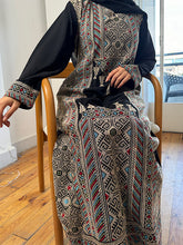 Load image into Gallery viewer, Roqaya Abaya - Crepe
