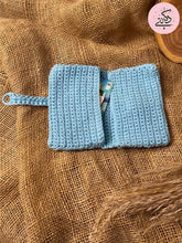 Load image into Gallery viewer, Card Wallet - Crochet
