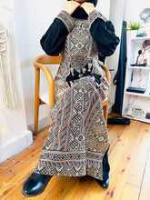 Load image into Gallery viewer, Roqaya Abaya - Crepe
