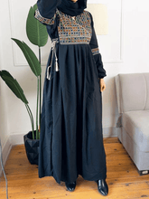 Load image into Gallery viewer, Yara Abaya - Crepe
