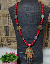Load image into Gallery viewer, Yasmina Necklace - Agate Stones
