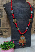 Load image into Gallery viewer, Yasmina Necklace - Agate Stones
