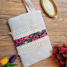 Load image into Gallery viewer, Leen Handmade Clutch - Linen
