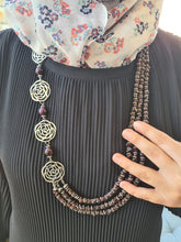 Load image into Gallery viewer, Flowery Necklace - Broken stone
