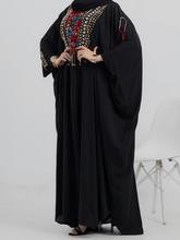 Load image into Gallery viewer, Wisal Abaya - Crepe
