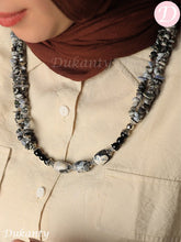 Load image into Gallery viewer, Maram Necklace - Agate And Broken Seashell Stones

