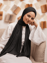 Load image into Gallery viewer, Sahar Scarf - Kuwaiti Damas
