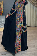 Load image into Gallery viewer, Ruwaida Abaya - Crepe
