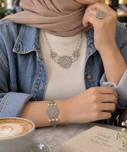 Load image into Gallery viewer, Arabian Heritage Set - White Pearl
