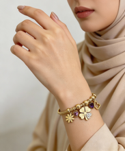 Load image into Gallery viewer, Delicate Flower Bracelet - Stainless Gold Plated
