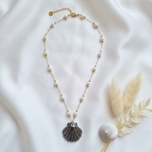 Load image into Gallery viewer, Black Sea Shell Summer Necklace - Stainless

