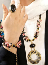 Load image into Gallery viewer, Estabraq Set - Broken Seashell And Onyx Stones
