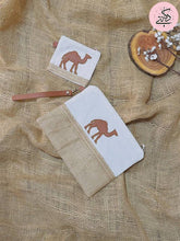 Load image into Gallery viewer, Camel Clutch - Linen
