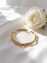 Load image into Gallery viewer, Leen Bangle - Stainless Steel
