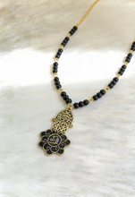 Load image into Gallery viewer, Yasmina Necklace - Agate Stones
